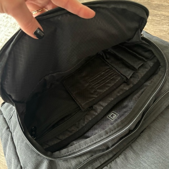 Like New! Samsonite Messenger Travel Laptop Bag - Picture 7 of 9